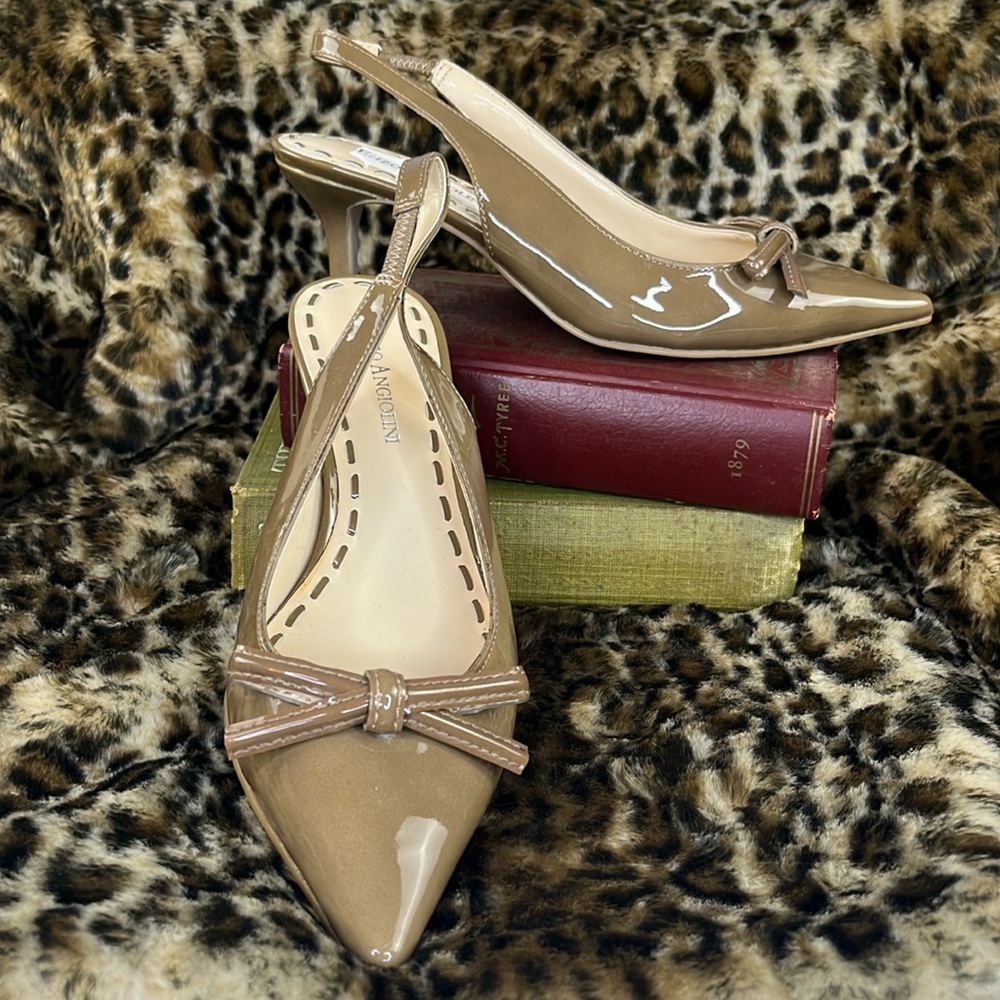 NWT Enzo Angiolini Patent Leather Sling Back Pumps Taupe Size 6